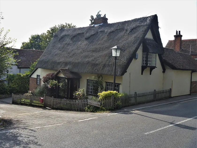 Beautiful Cottage opposite Hedingham Castle! - Image 1