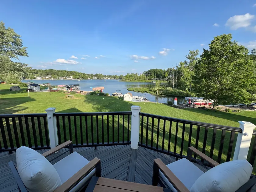 Lakefront Getaway on Murray Lake - Image 1