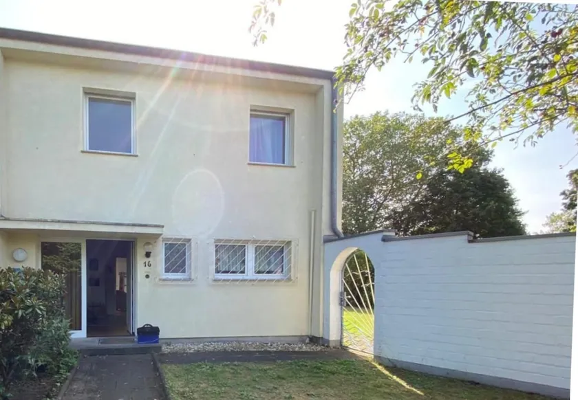 Central & quiet living in Bonn: space and garden - Image 1