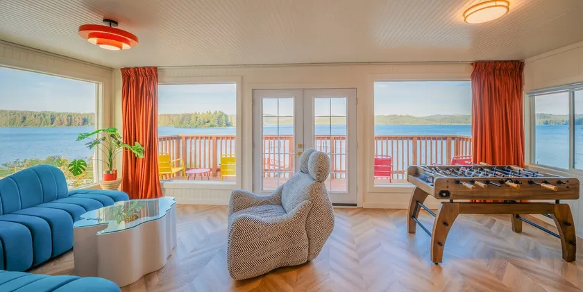 Lakefront w/ Panoramic Views+Balcony Pet-Friendly - Image 1