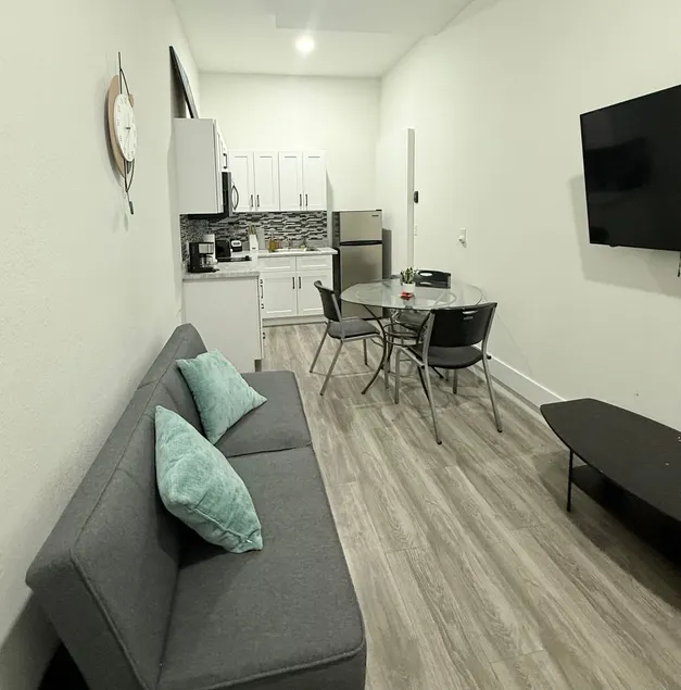 Comfy studio (Private Entrance) - Image 1