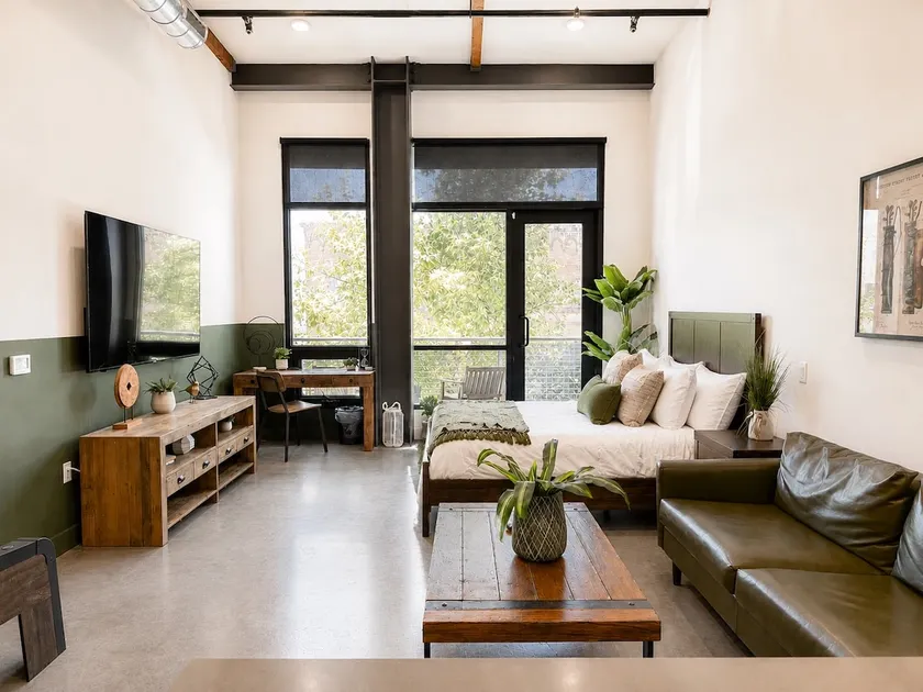 Dog Friendly DTSA Loft 5 Miles to Disney w/ Gym - Image 1