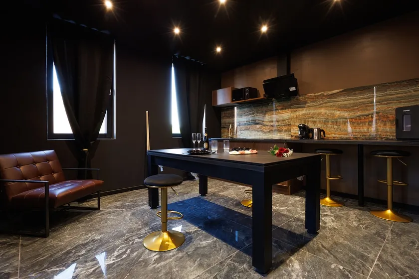 Night Exception: Balneo, XXL Screen, Billiards - Image 1