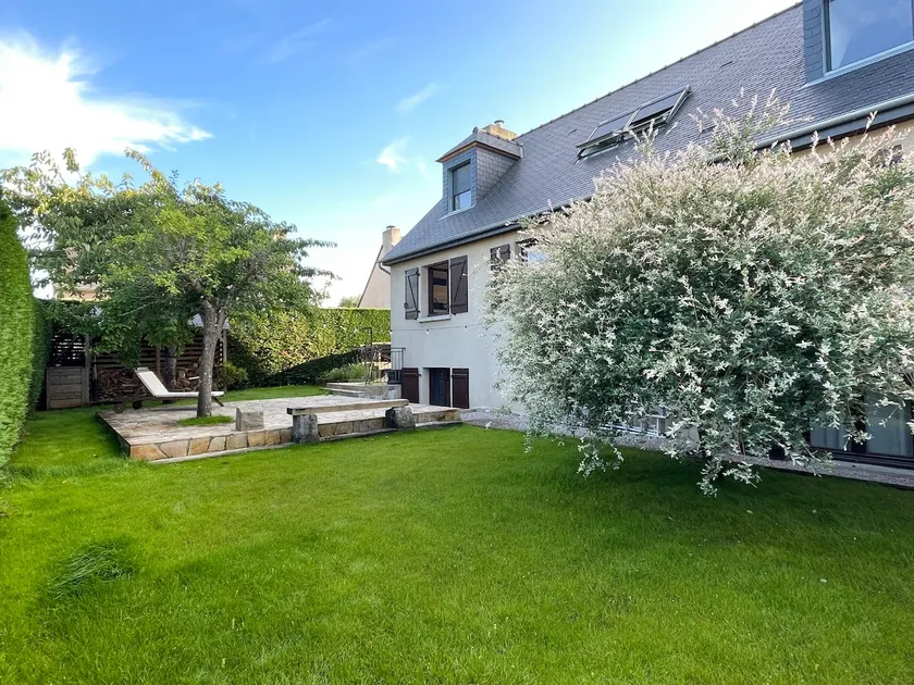 House with good exposure to the sun in a quiet location. - Image 1