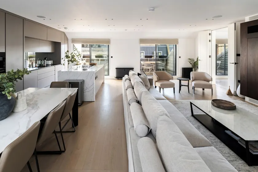 Spectacular Mayfair Penthouse with Sky Views - Image 1