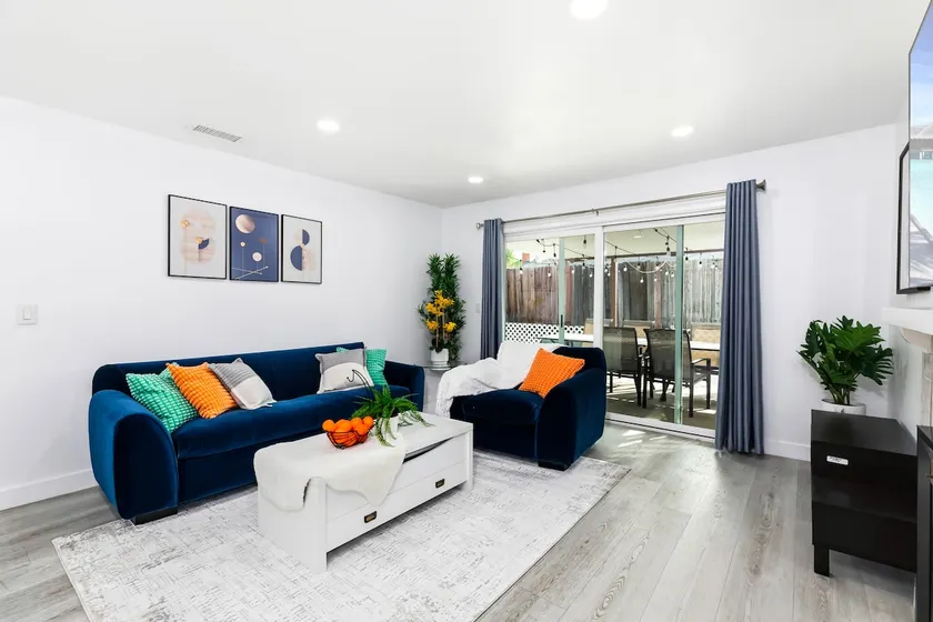 Spacious 4 rooms, easy access to Disney, Los Angeles and other attractions, lots of Chinese food around - Image 1