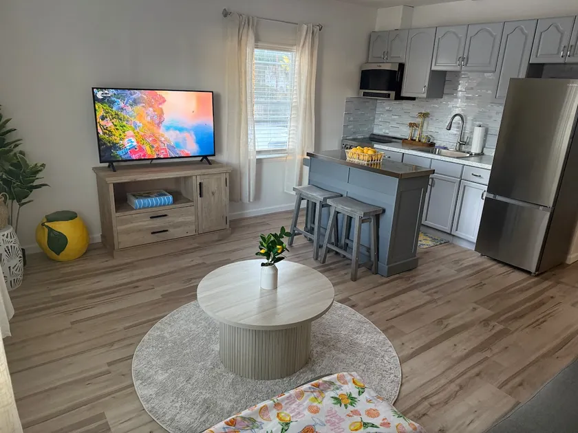 Amalfi-Inspired | Spotless, Bright & Cozy - Image 1