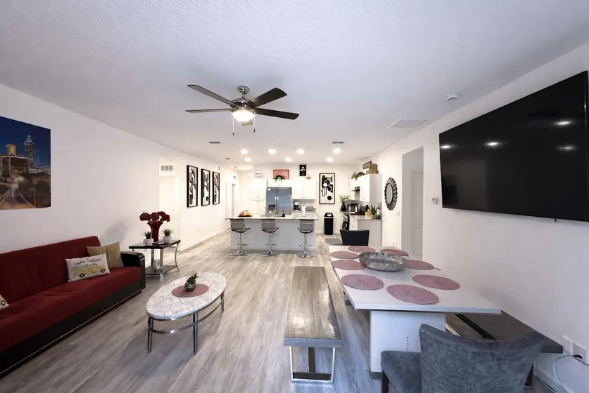 Spacious 5BR Home • Sleeps 10 • Fenced Yard - Image 1