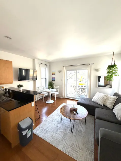 South End Apartment with Balcony - Image 1