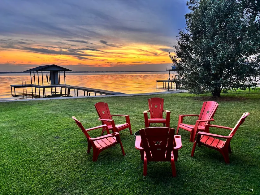 Cute CedarCreek Lakefront - Dock Beautiful Sunsets - Image 1