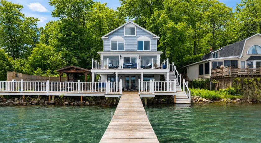 Lakefront | Hot Tub | 10 Guest | Dock + Kayaks - Image 1