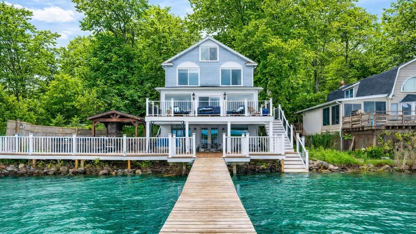 Lakefront | Hot Tub | 10 Guest | Dock + Kayaks - Image 1