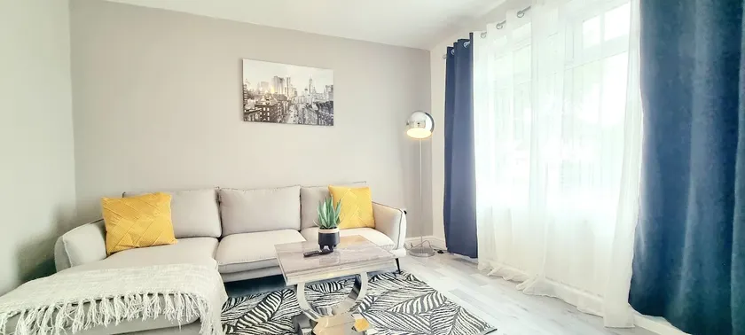 Spacious Family Retreat – 3BR & Parking - Image 1