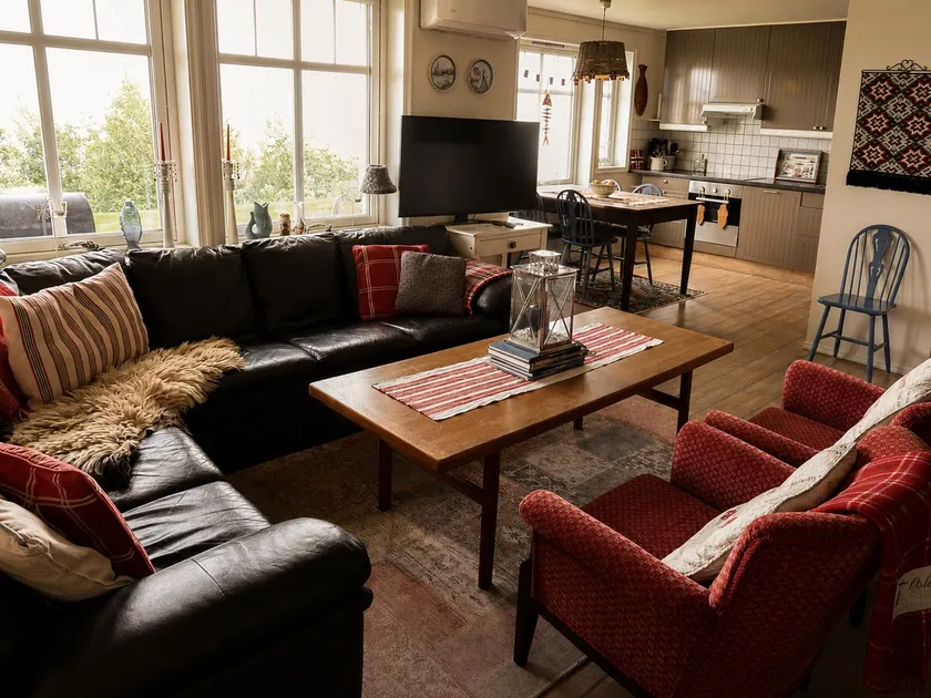 Cozy apartment with wood stove and backyard - Image 1