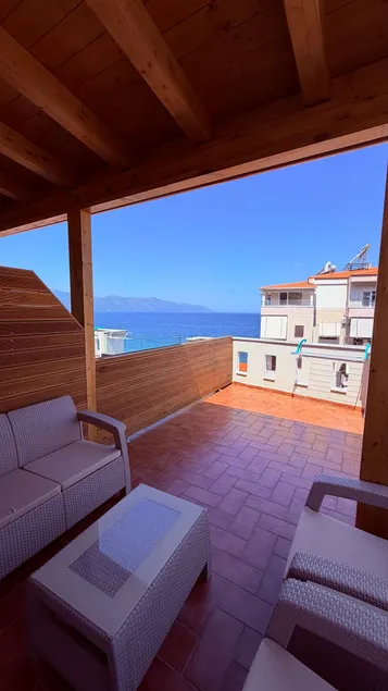 Sea-view apartment 2 - Image 1