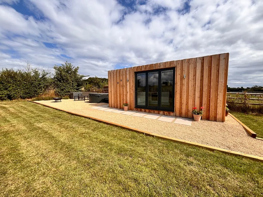 The Willows Hut - with hot tub - Hillside Huts - Image 1