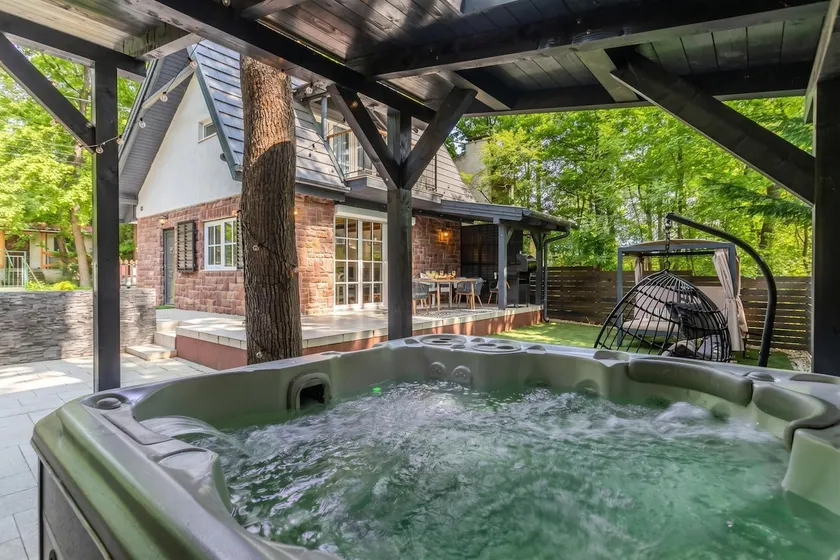 BalChill House With Sauna And Jacuzzi - Happy Rentals - Image 1
