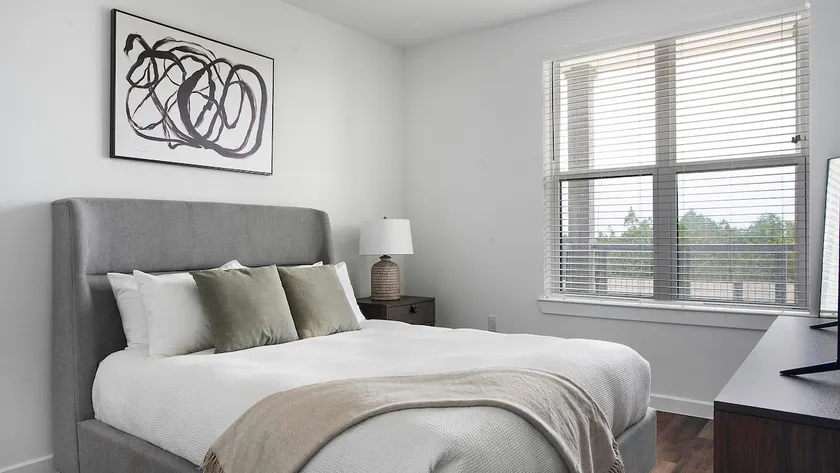 Landing | Chic 2BD, Clubhouse, Pool - Image 1