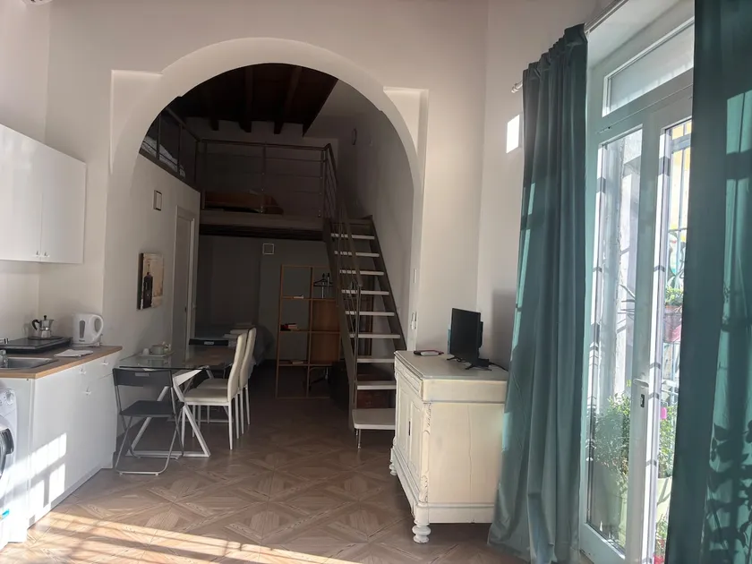 LOVELYLOFT, via Meda - Image 1