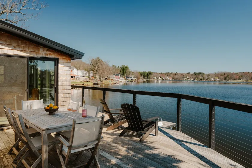 The Lake House w/ Kayaks, Bikes on the waterfront - Image 1