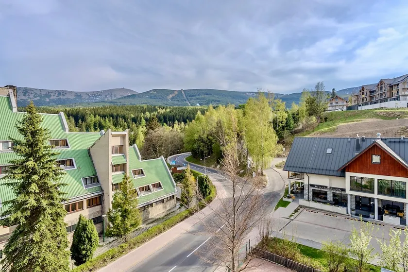 ”Behind the Window, Mountains!” Apartment with mountain views - Image 1
