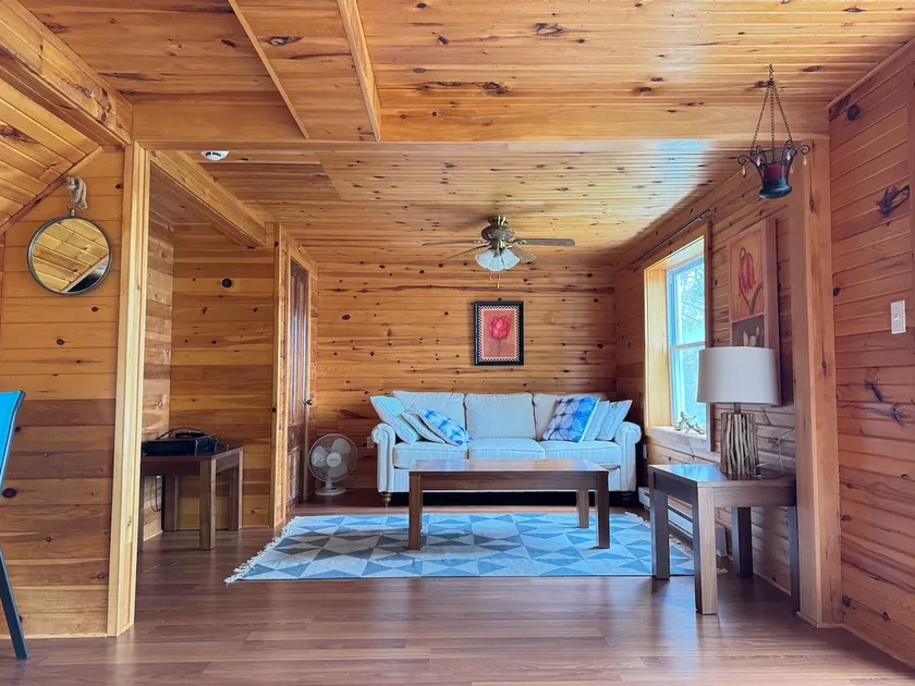 Cedarway Riverview Lodge-by River and Golf Course - Image 1