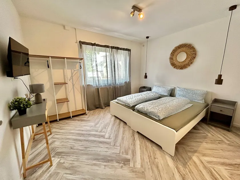 Modern apartment with parking & Wi-Fi - Image 1