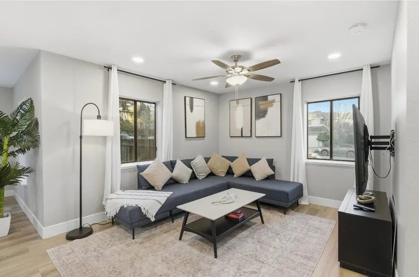 Elegant Reno Abode Close to Shops and Casinos - Image 1