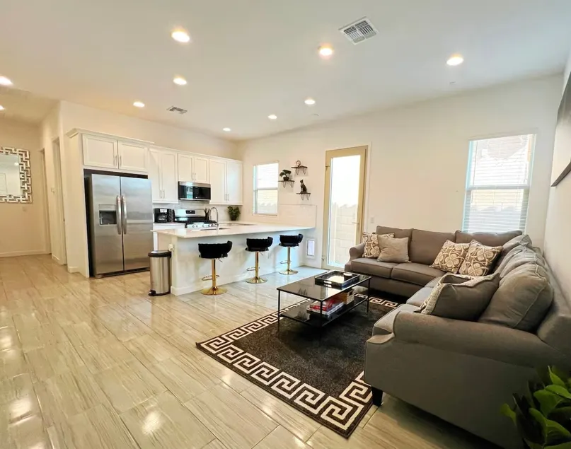 Elegant Getaway Near Stadium, Dining & Freeway - Image 1