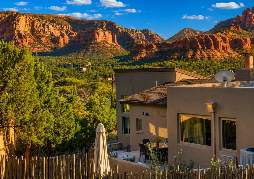 Vortex Hiking House: Views Galore &Private Hot Tub - Image 1