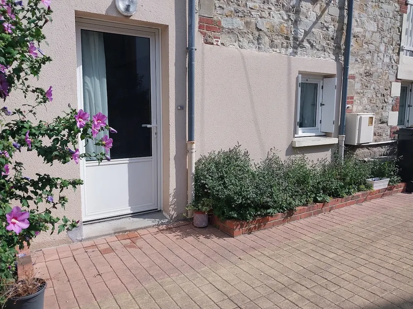 Two storey - small calm house - Image 1