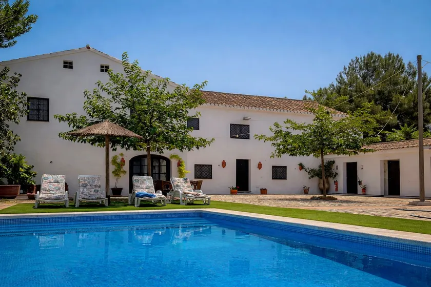 Country house for groups• 20 people•Swimming pool - Image 1