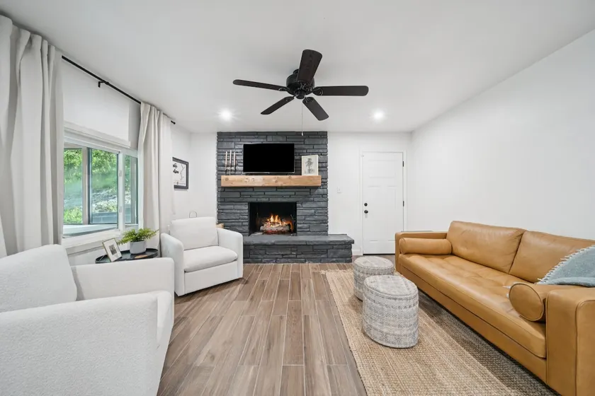 Waterview+screened porch+firepit - Image 1
