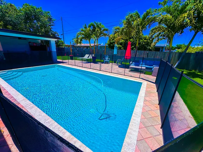 3BR stay with V RAE / Heated salt pool / mini-putt - Image 1