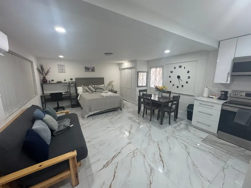 Spacious Studio w/ 2 Beds–Near Hard Rock & Beaches - Image 1
