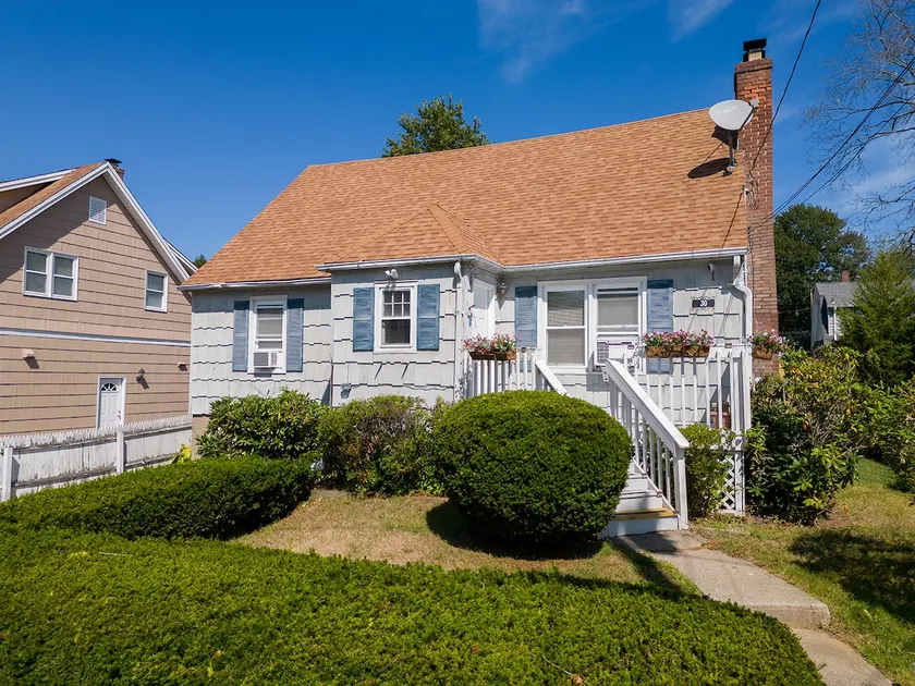 Stylish 5BR Milford Escape Near Silver Sands - Image 1