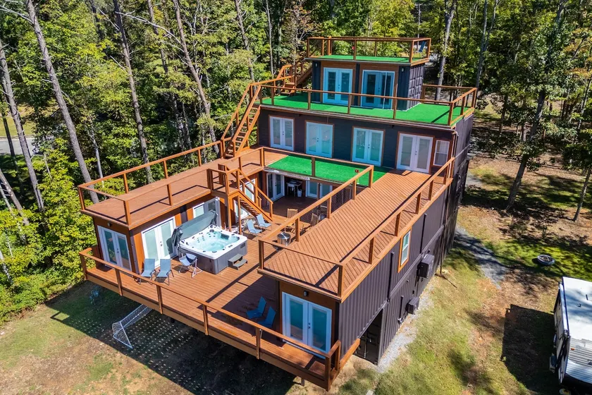 Mountain Tree House - Image 1