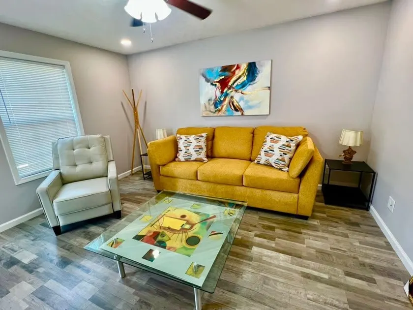 Spacious, King Bed, Patio Dining Worker Friendly - Image 1