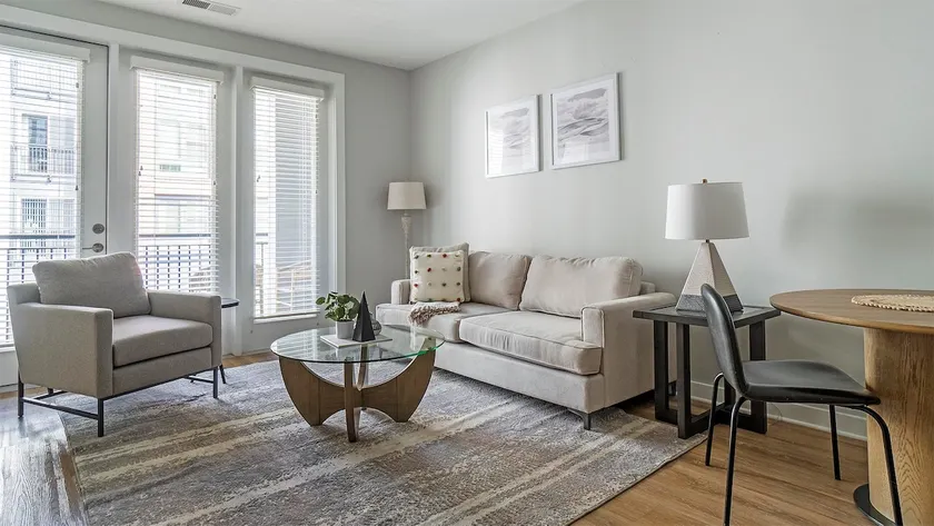 Landing | Amazing 1BD, Yoga Studio, Gym - Image 1