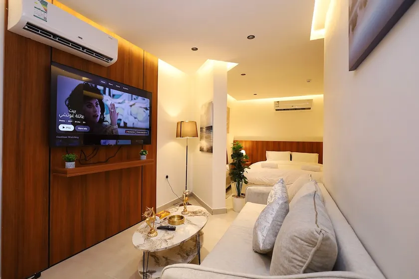Spacious Studio with Bathroom and Kitchen opposite Specialist 101 - Image 1