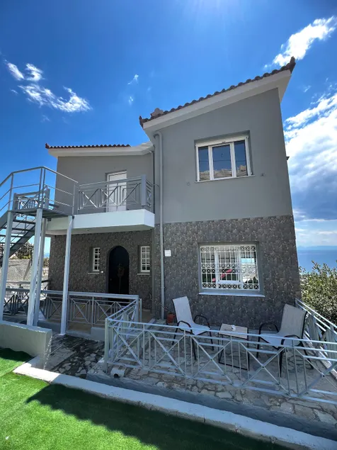 Eleni's Seaview House - Image 1