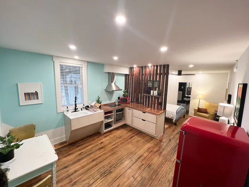 Corner Pocket in The Flats - Image 1