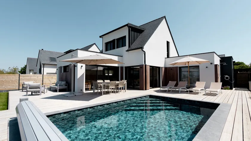 New: Villa with swimming pool and large terrace - Image 1