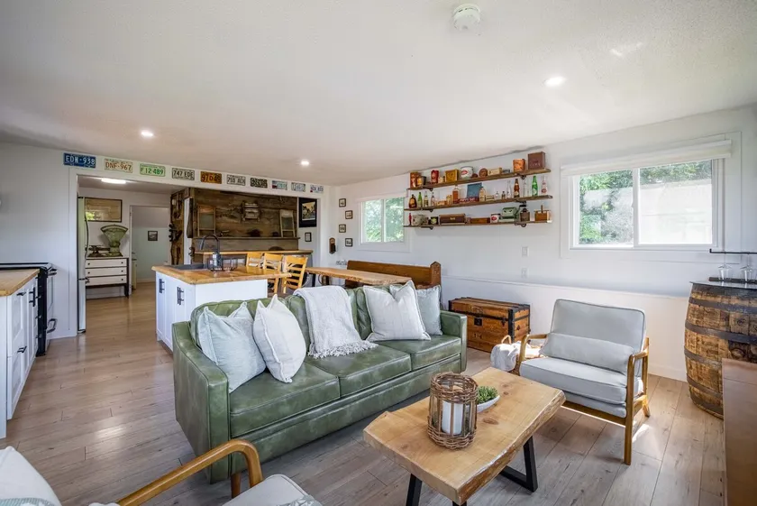 Welland's Vintage Canadian Loft - Image 1