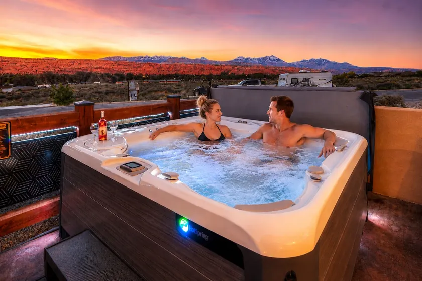 SG4 | Private Hot Tub, with Beautiful Views! - Image 1