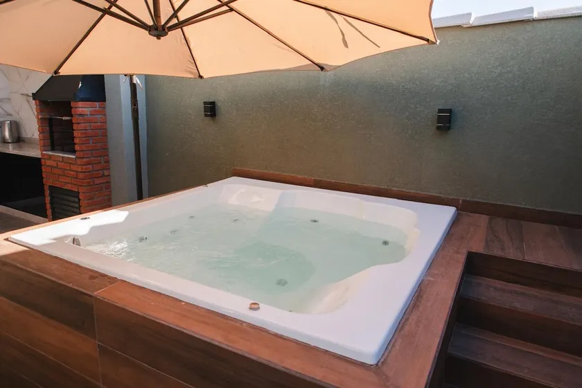 Entire home with Jacuzzi - Image 1