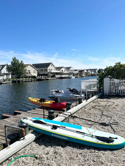Baycation Bliss, waterfront views, kayaks & breeze - Image 1