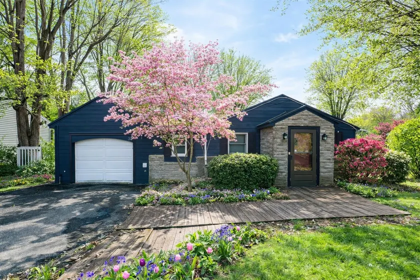 Spacious Ranch - Game Room, Backyard, near RIT - Image 1