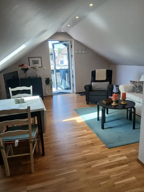 Cozy loft apartment with private porch - Image 1
