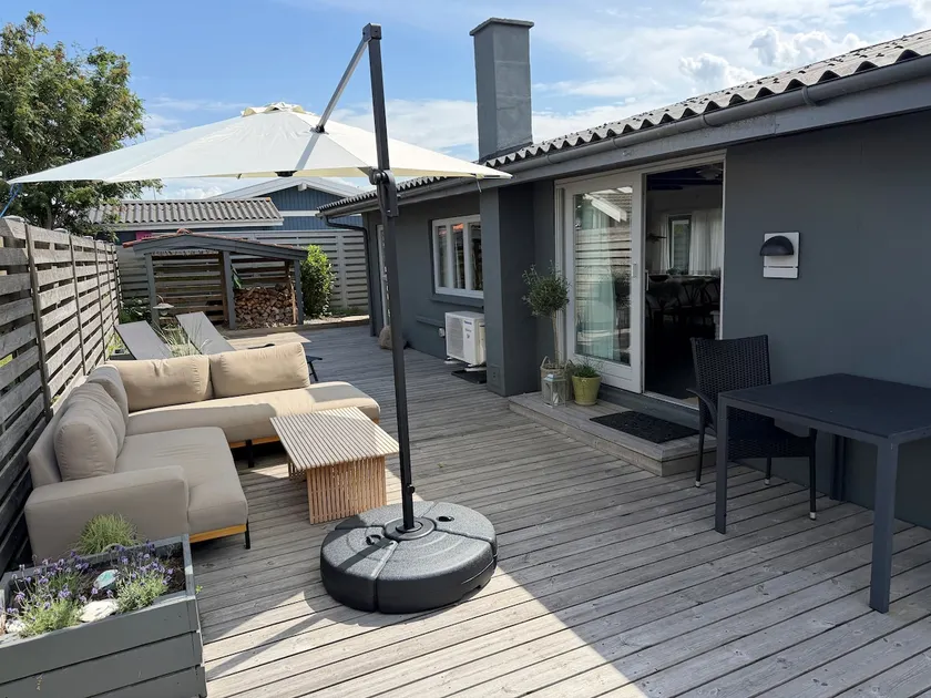 Lovely Cottage Near Beautiful Bathing Beach - Image 1